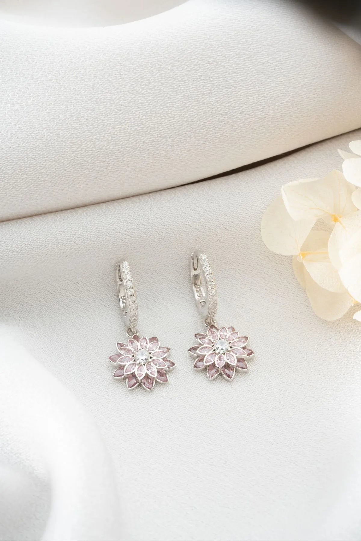 PEMBE LOTUS ÇİÇEĞİ KÜPE | 925 GÜMÜŞ