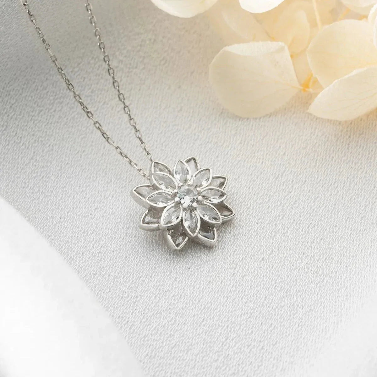 BEYAZ LOTUS ÇİÇEĞİ KOLYE | 925 GÜMÜŞ