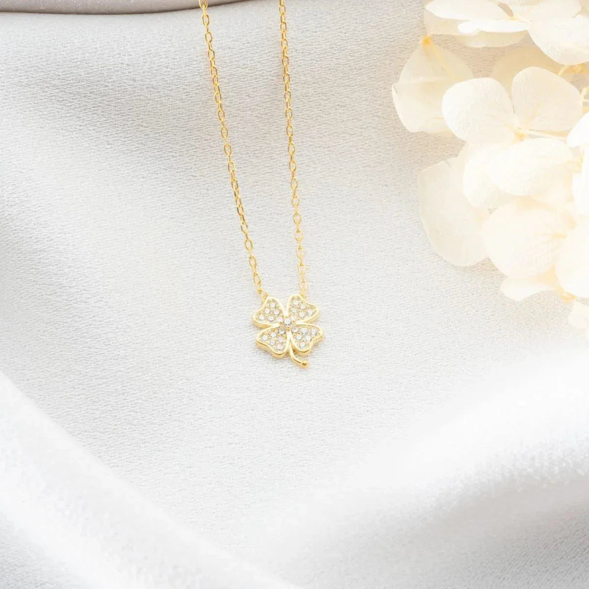 MİNİMAL TAŞLI YONCA KOLYE | 925 GÜMÜŞ