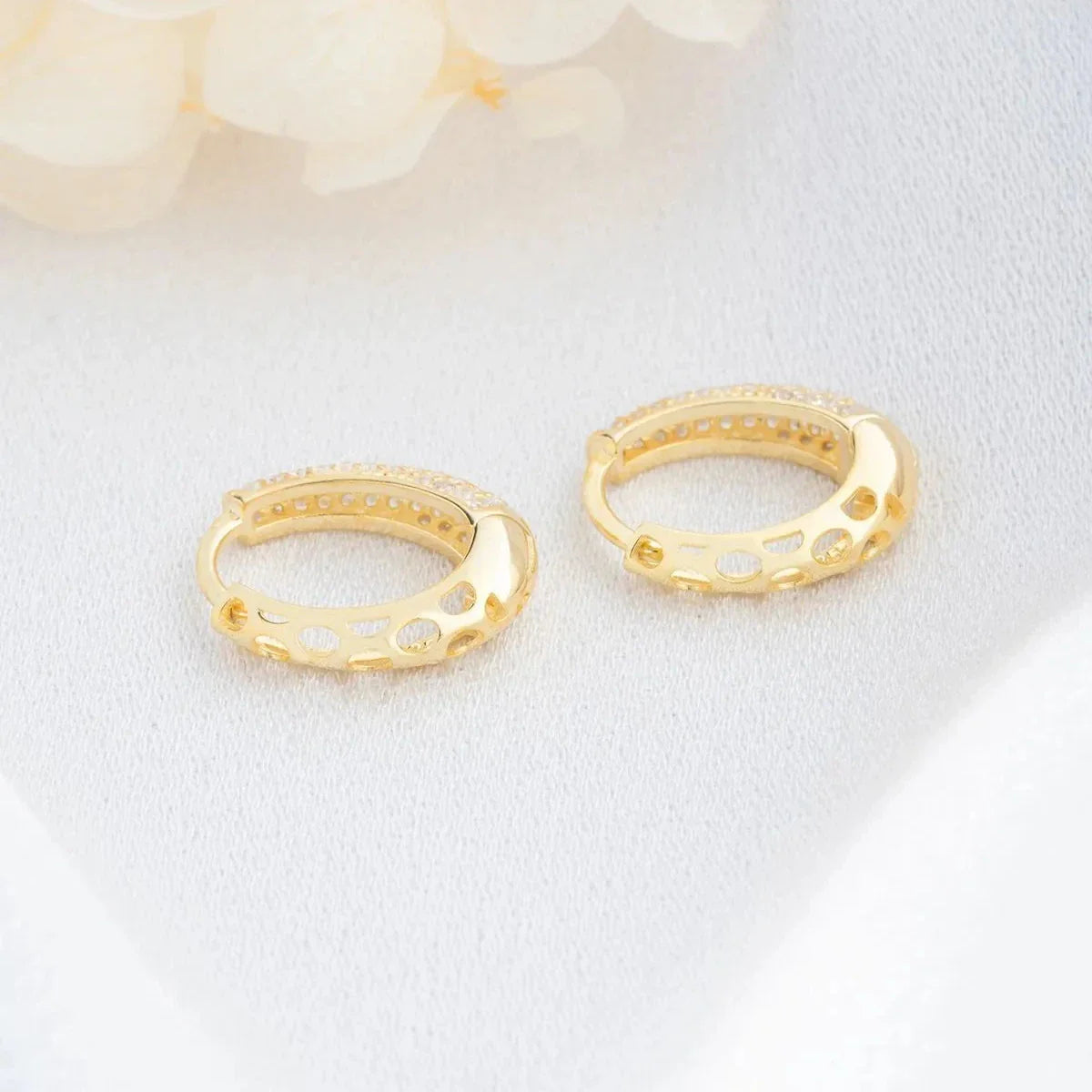 TAŞLI MİNİ HALKA KÜPE | 925 GÜMÜŞ