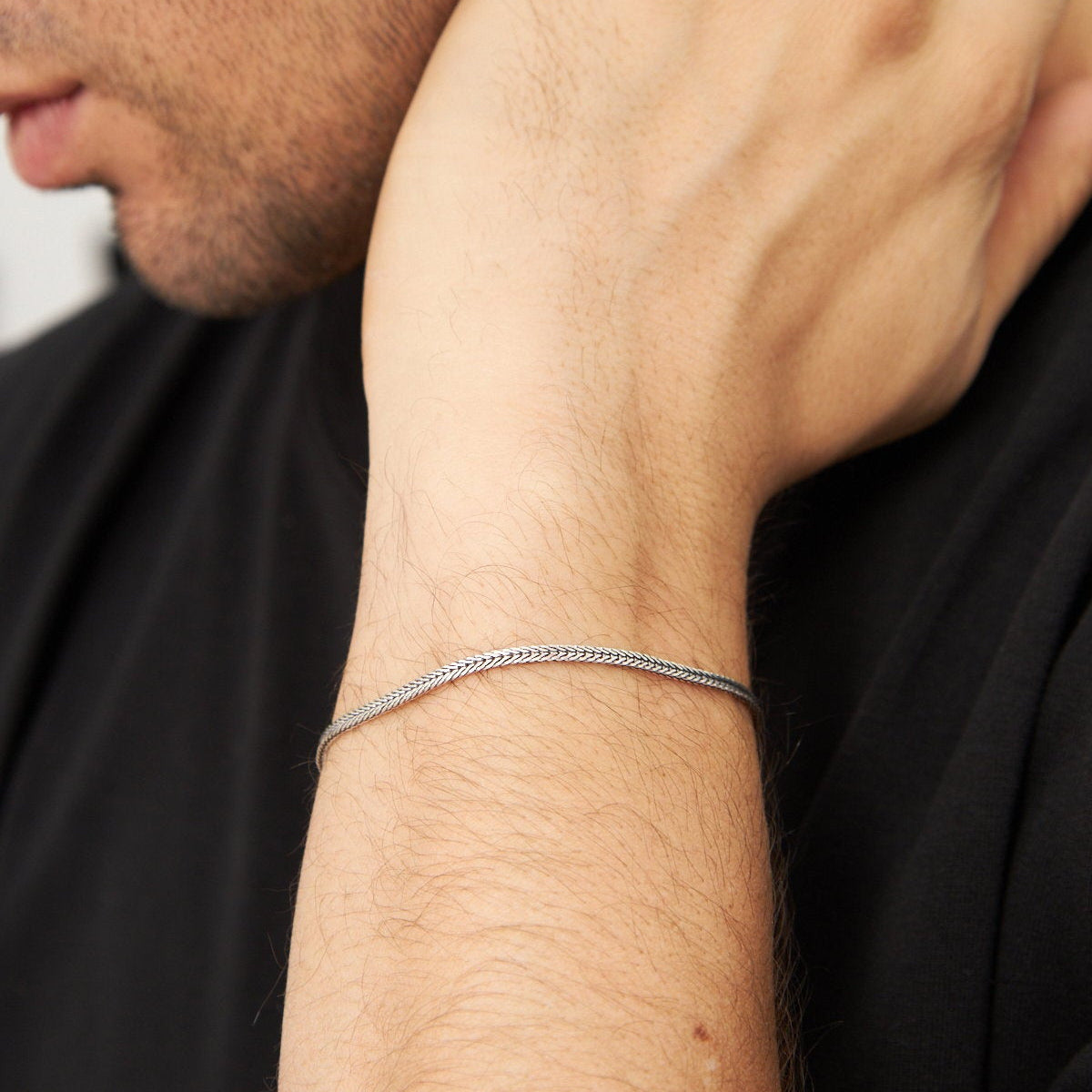 2.5 mm yassı tilki kuyruğu zincir erkek bileklik, bilekte kullanımı.
