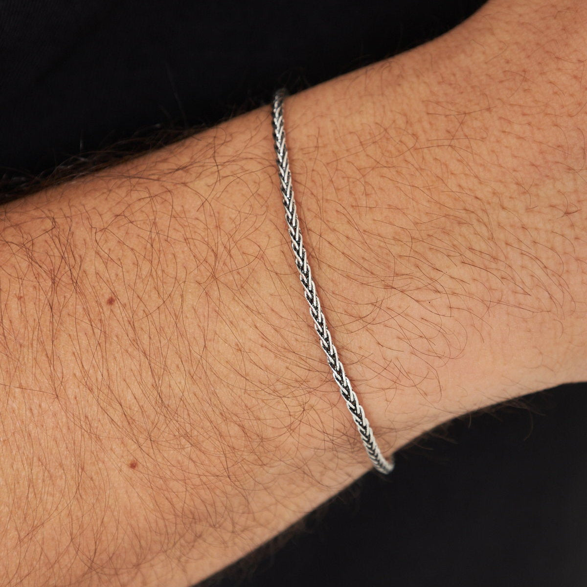 2 mm spiga zincir erkek bileklik, bilekte kullanımı.