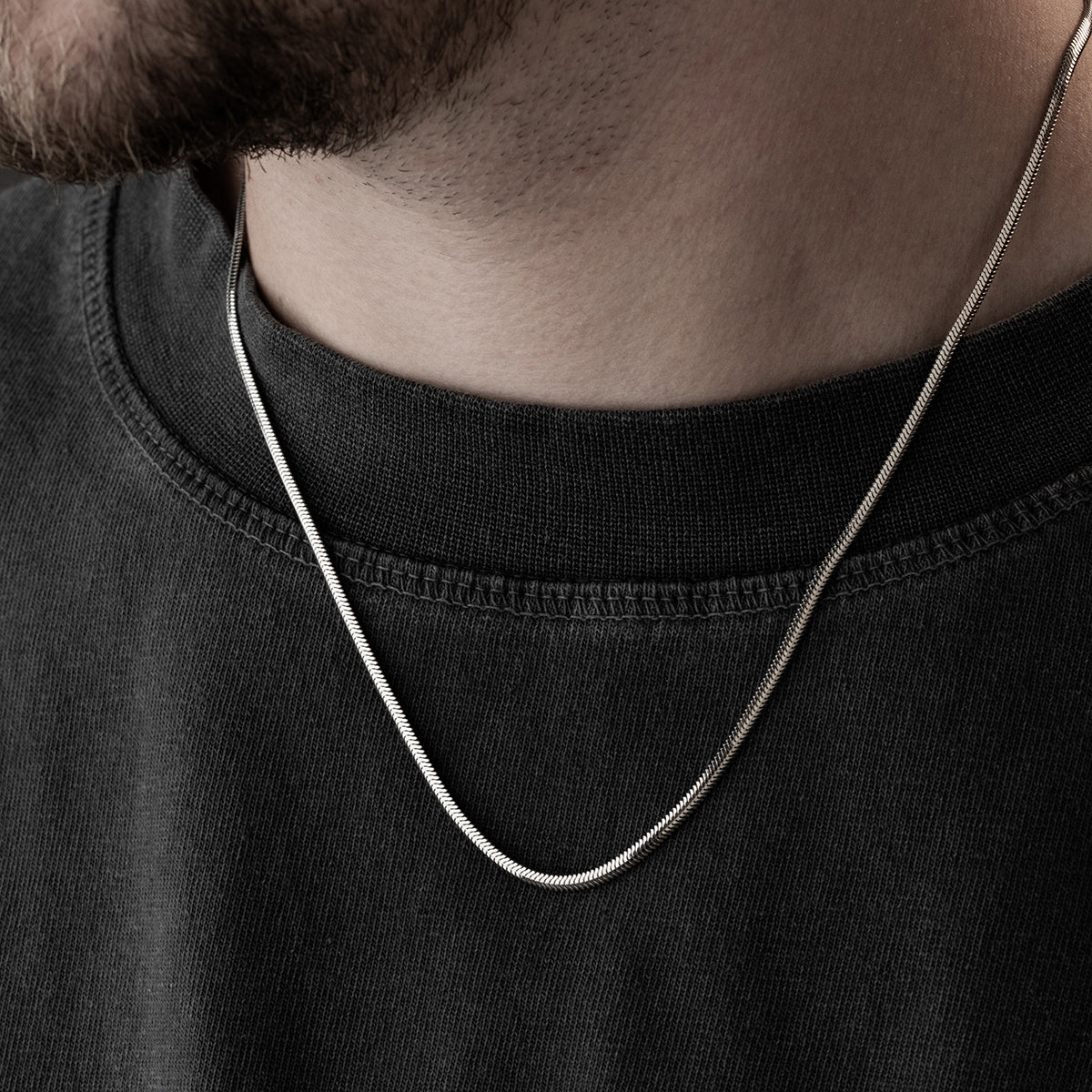 2 mm yılan zincir erkek kolye, boyunda kullanımı.
