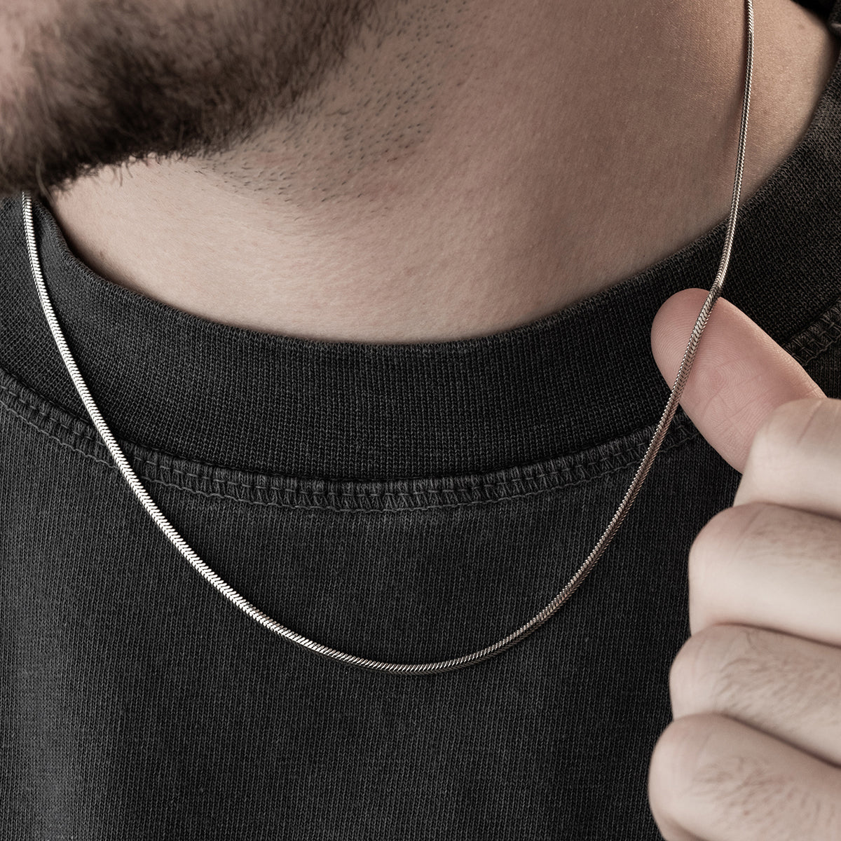 2 mm yılan zincir erkek kolye, boyunda kullanımı.