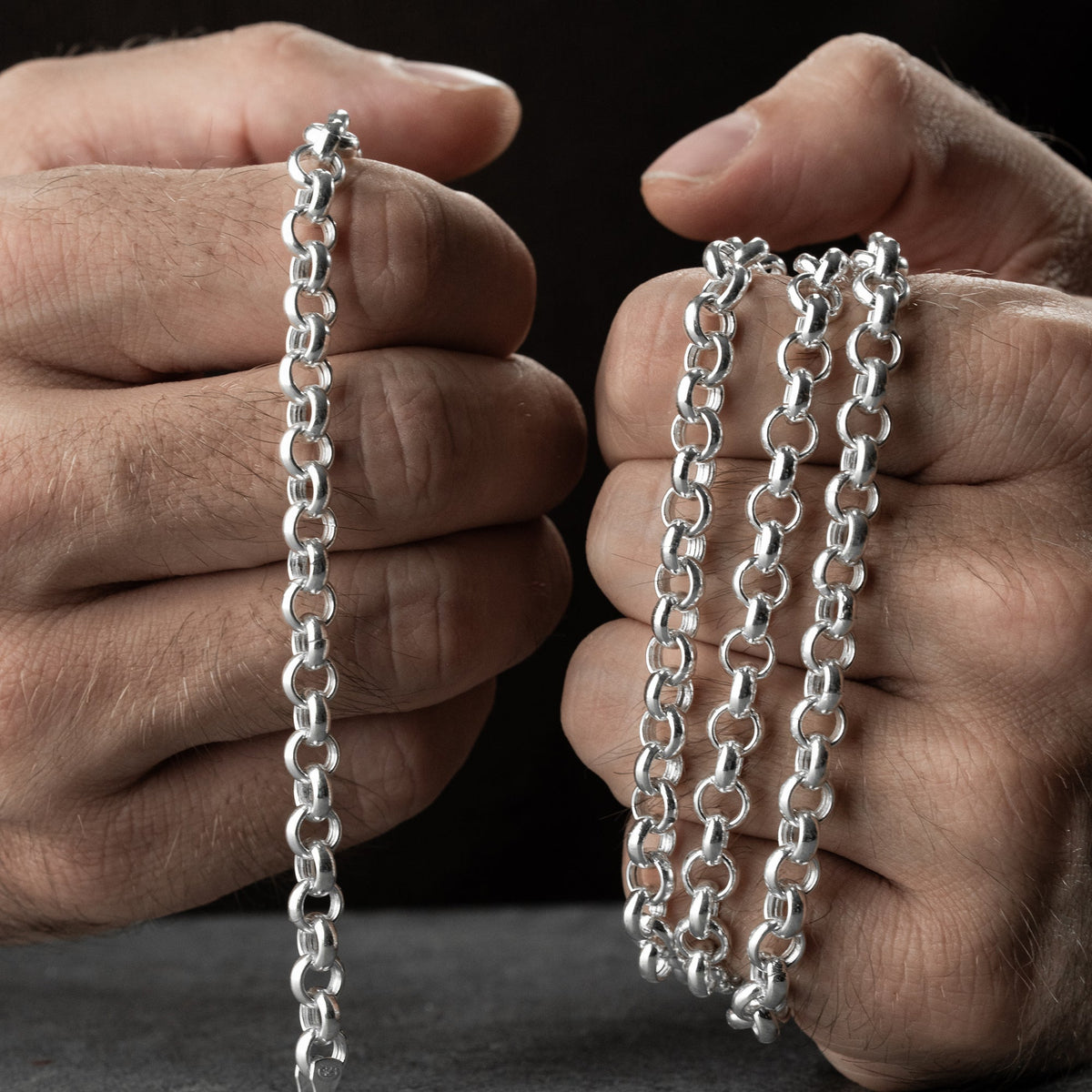 5.8 mm yuvarlak doç zincir erkek kolye-bileklik set, elde yakın görünümü.