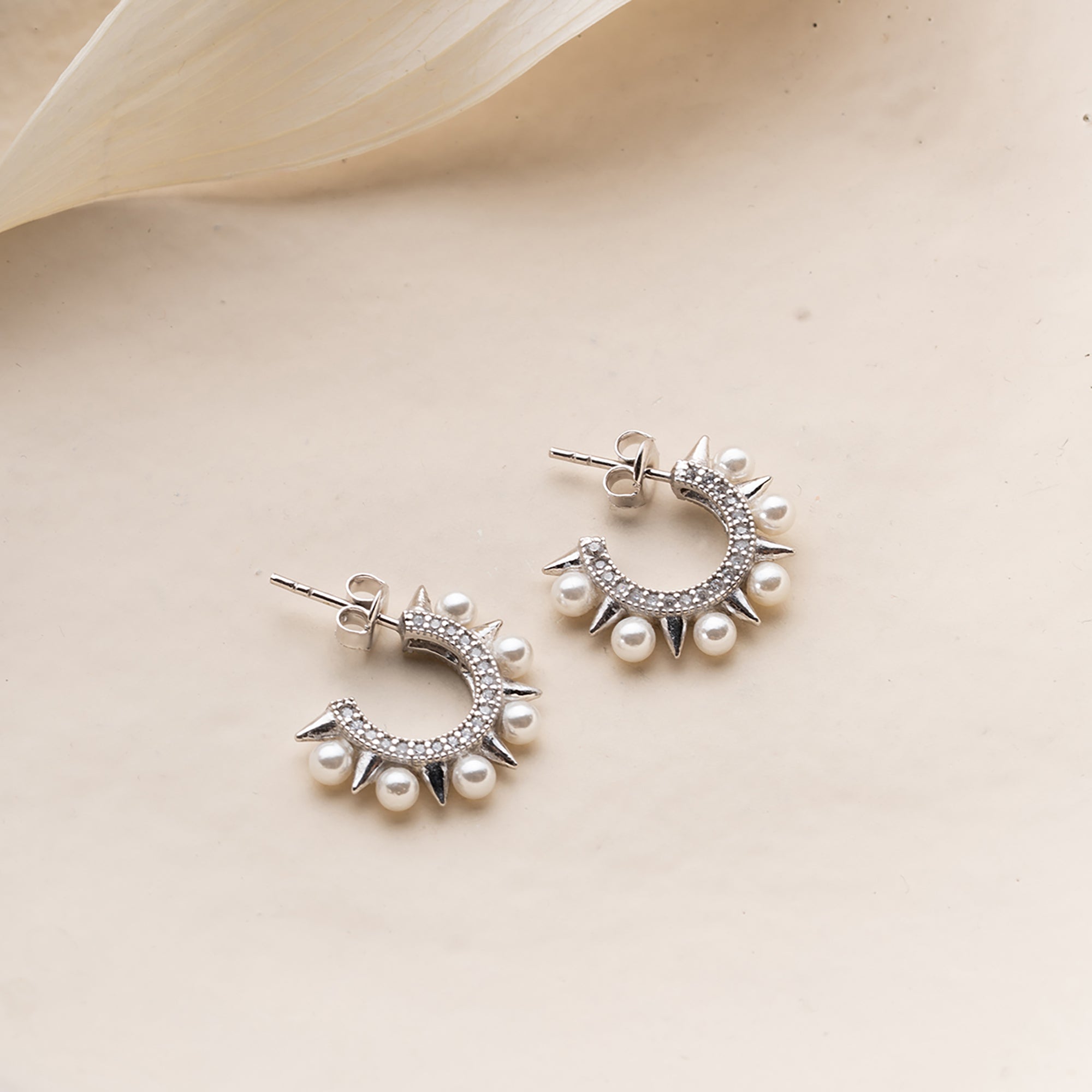 İNCİLİ HALKA KÜPE | 925 GÜMÜŞ