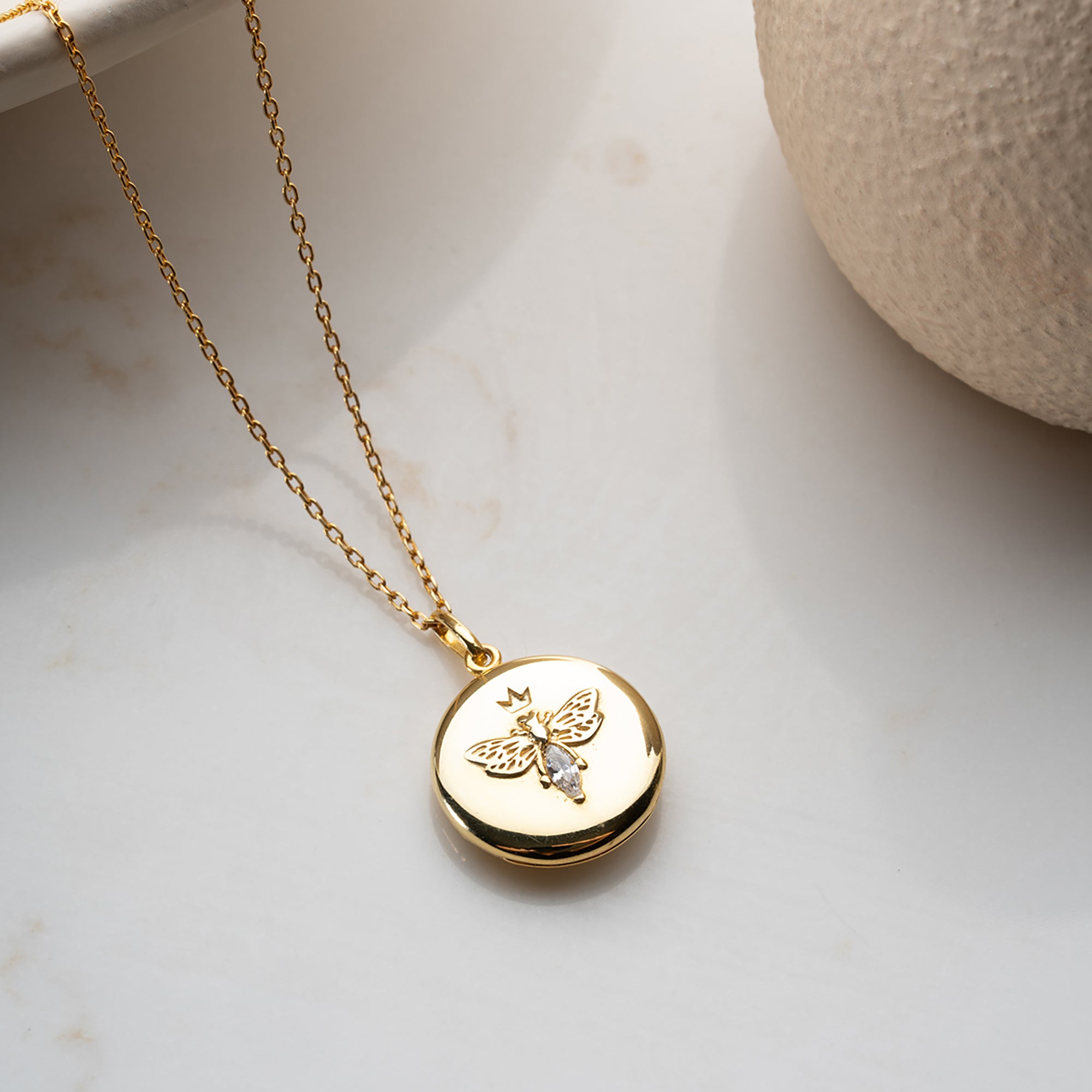 KAPAKLI KRALİÇE ARI KOLYE | 925 GÜMÜŞ