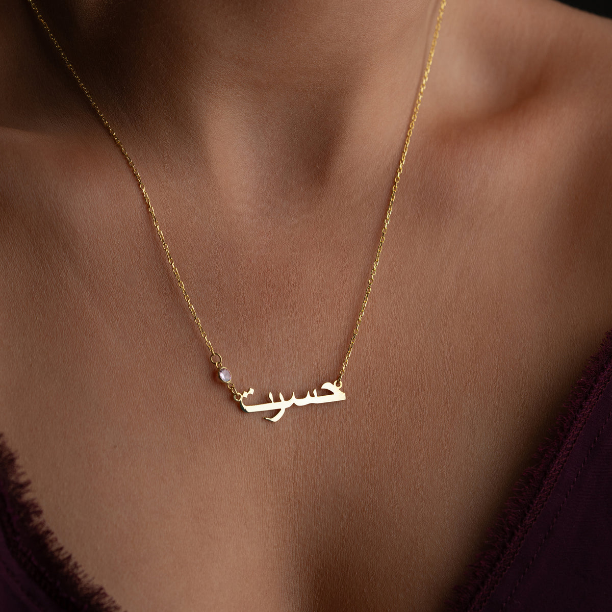 Kişiye Özel Doğumtaşı Arapça Kolye modelde kullanım
