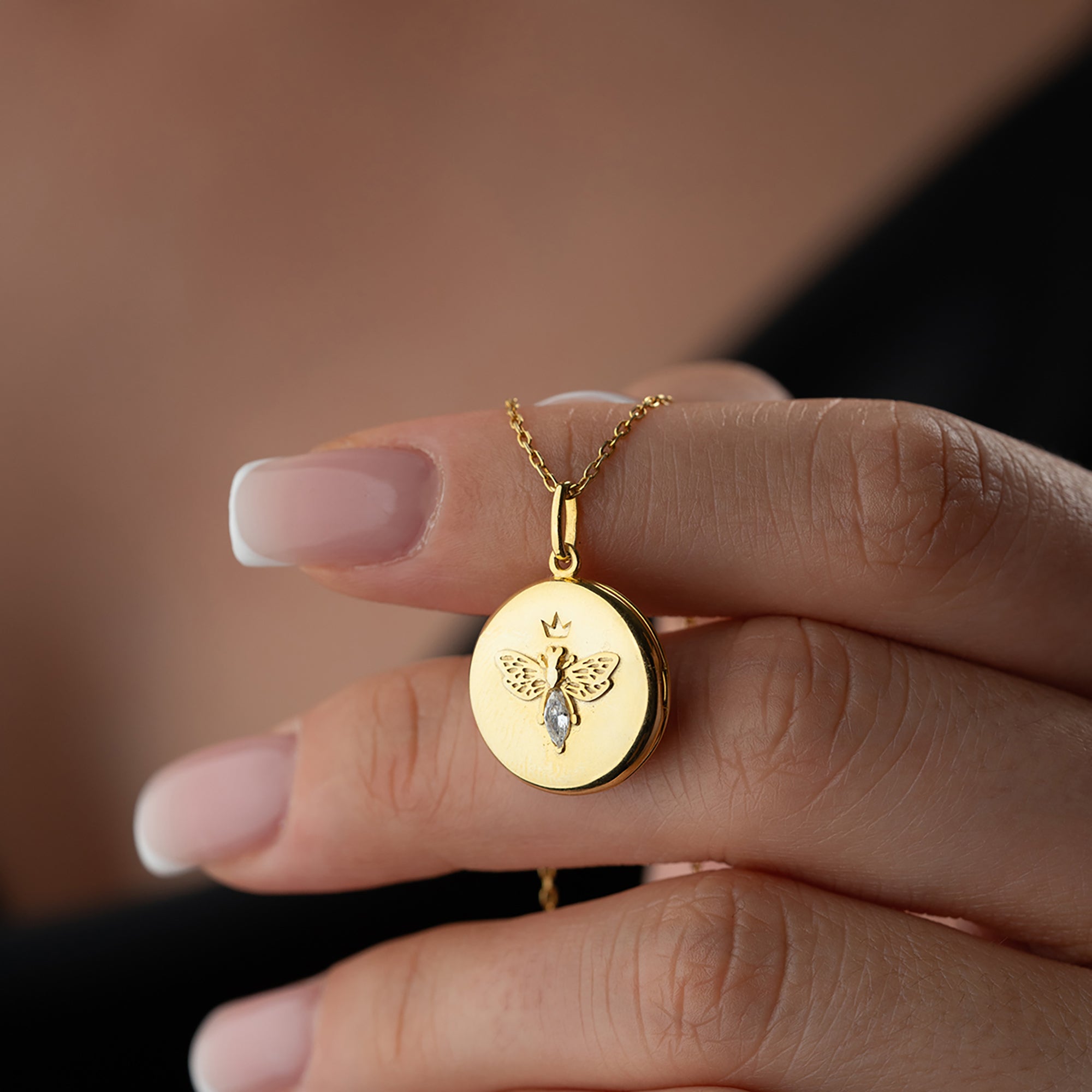 KAPAKLI KRALİÇE ARI KOLYE | 925 GÜMÜŞ