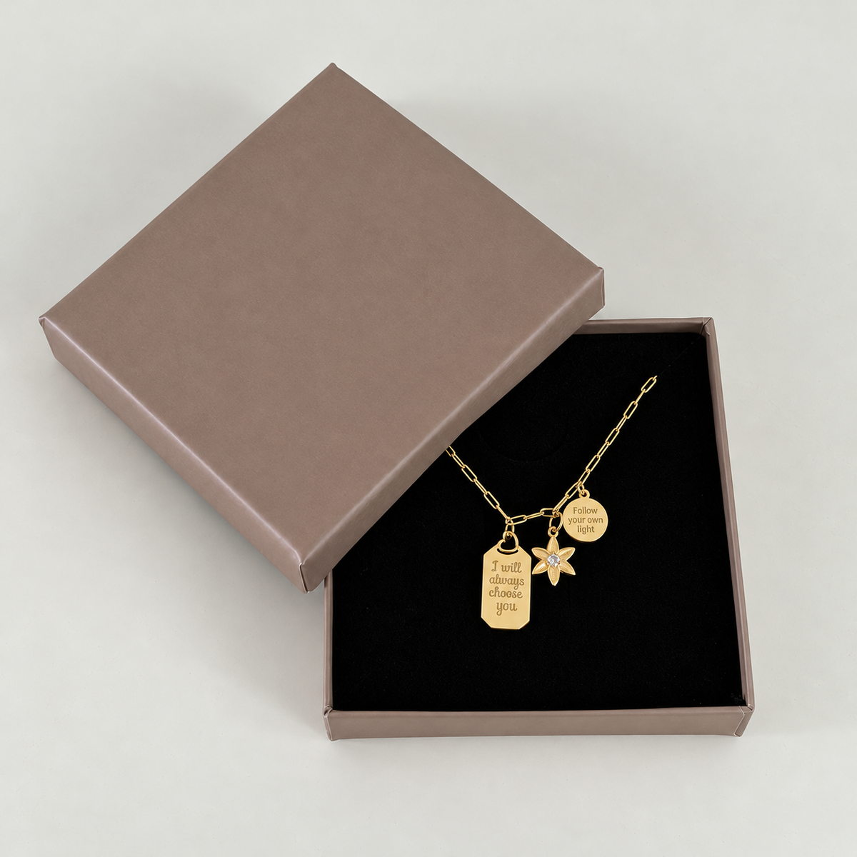 Kişiye Özel Doğum Çiçeği Detaylı İki Yazılı Plaka Kolye – Jeweliay Jewelry – 04