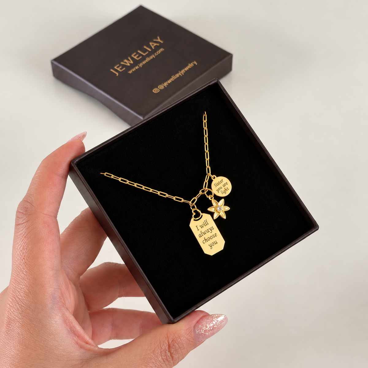 Kişiye Özel Doğum Çiçeği Detaylı İki Yazılı Plaka Kolye – Jeweliay Jewelry – 06