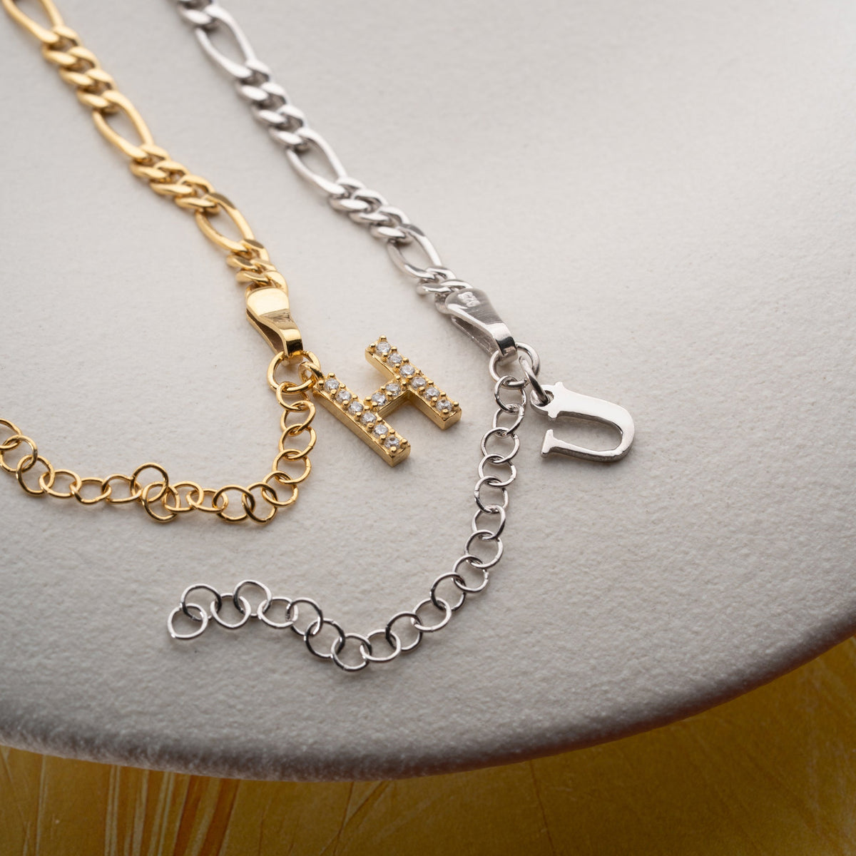 Kişiye Özel Harf Sallantılı Figaro Zincir Çift Bilekliği | 925 Ayar Gümüş – Jeweliay Jewelry – 13
