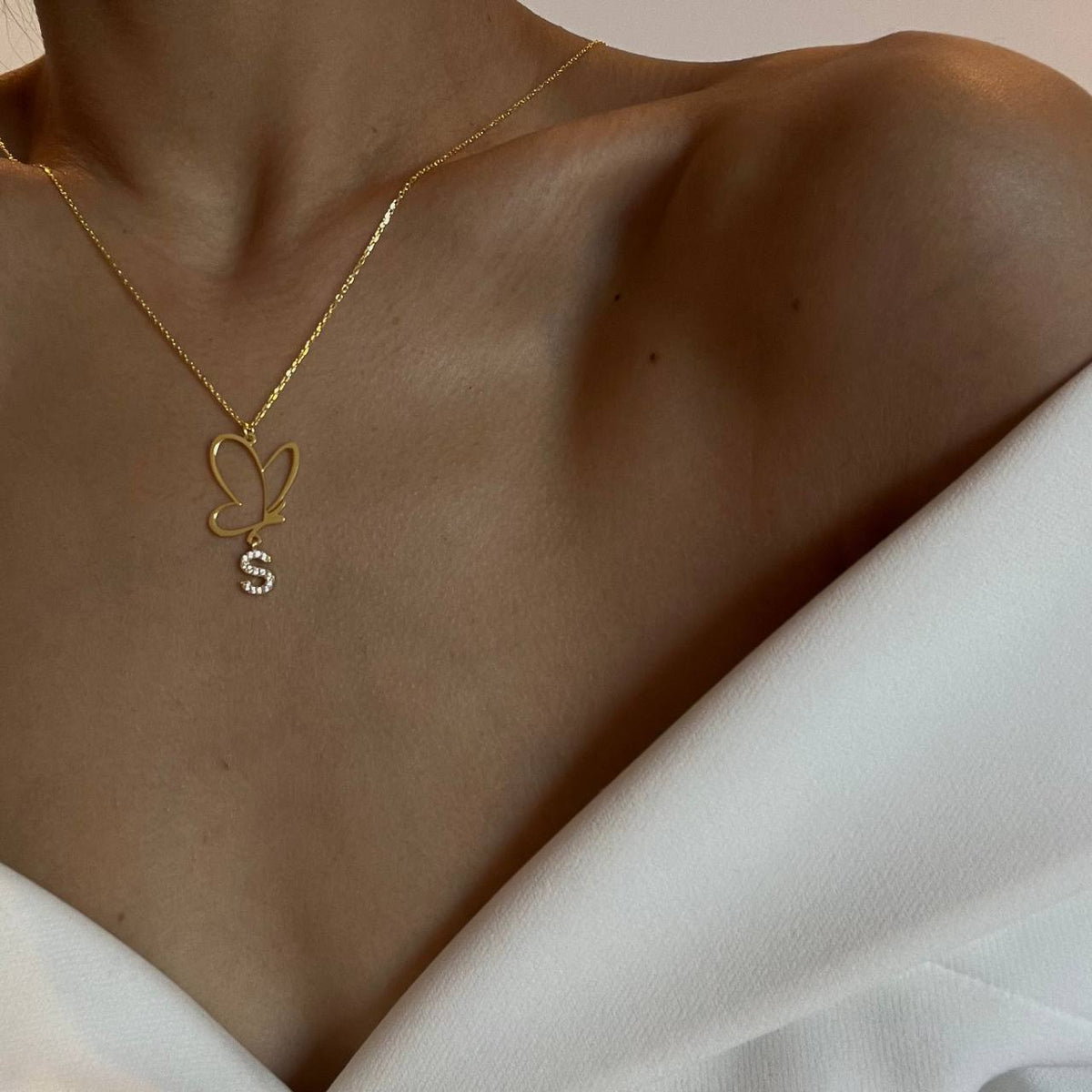 Kişiye Özel Harf Sallantılı Kelebek Kolye | 925 Ayar Gümüş – Jeweliay Jewelry – 4