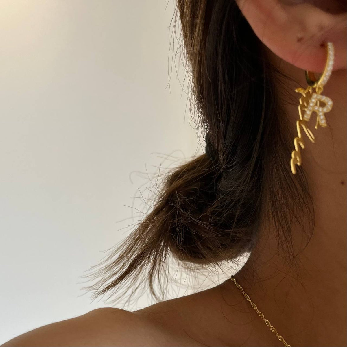 Kişiye Özel Harf ve İsim Sallantılı Küpe | 925 Ayar Gümüş – Jeweliay Jewelry – 8