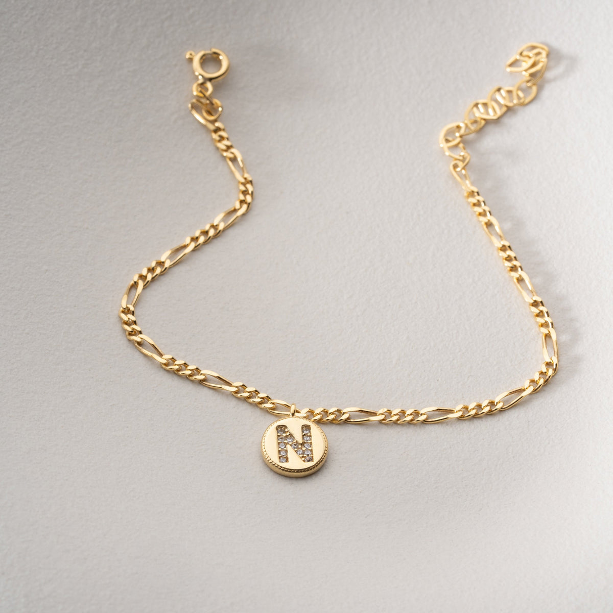 Kişiye Özel Taşlı Harf Figaro Zincir Bileklik | 925 Ayar Gümüş – Jeweliay Jewelry – 6