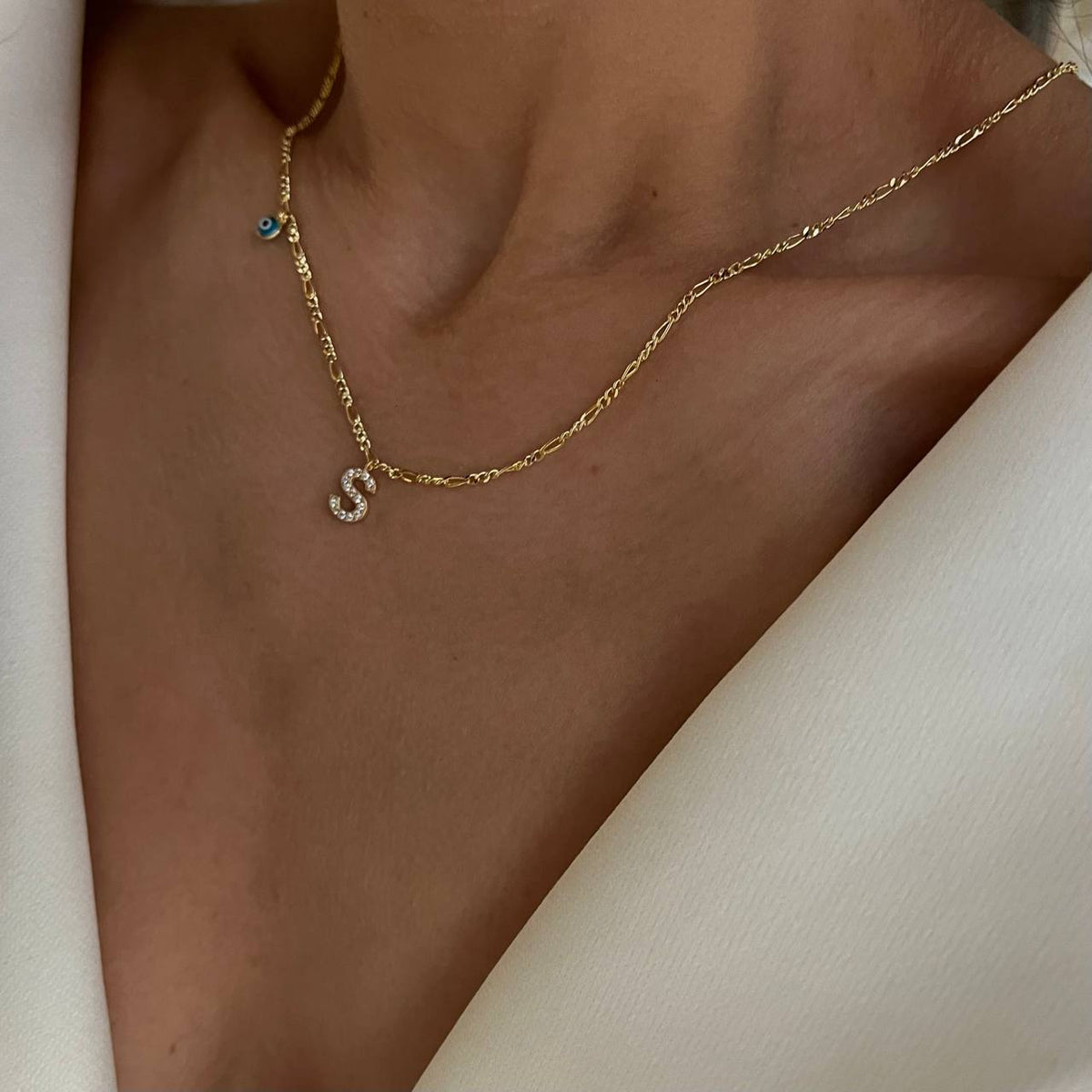 Kişiye Özel Taşlı Harf Göz Nazar Sallantılı Figaro Zincir Kolye | 925 Ayar Gümüş – Jeweliay Jewelry – 4