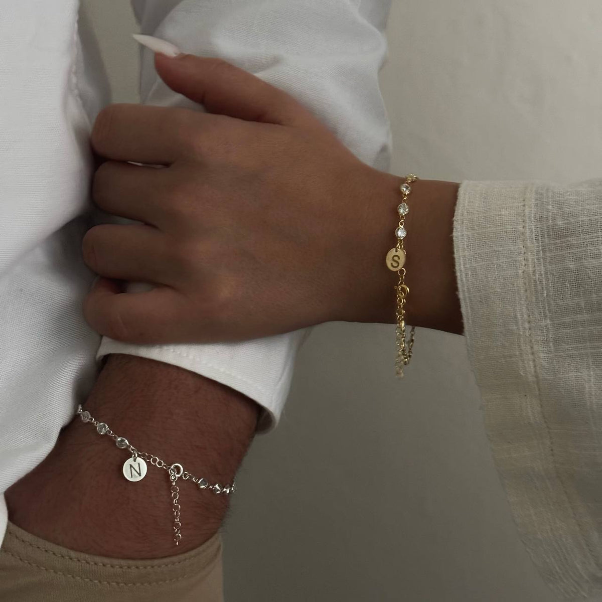 Kişiye Özel Kapama Taşlı Plaka Harfli Çift Bilekliği | 925 Ayar Gümüş – Jeweliay Jewelry – 3